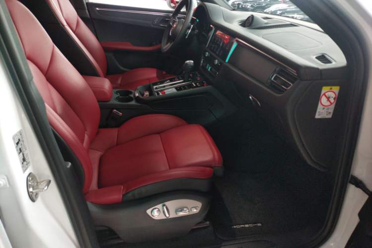 Used Porsche Macan 2024 Macan 2.0T Right Front Seat