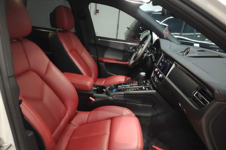 Used Porsche Macan 2024 Macan 2.0T Right Front Seat