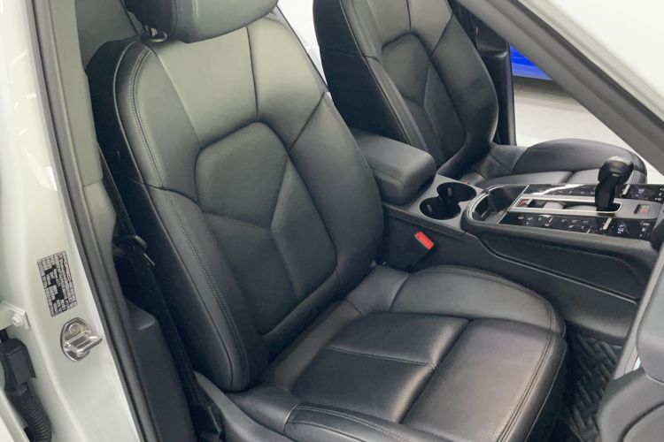 Used Porsche Macan 2024 Macan 2.0T Right Front Seat