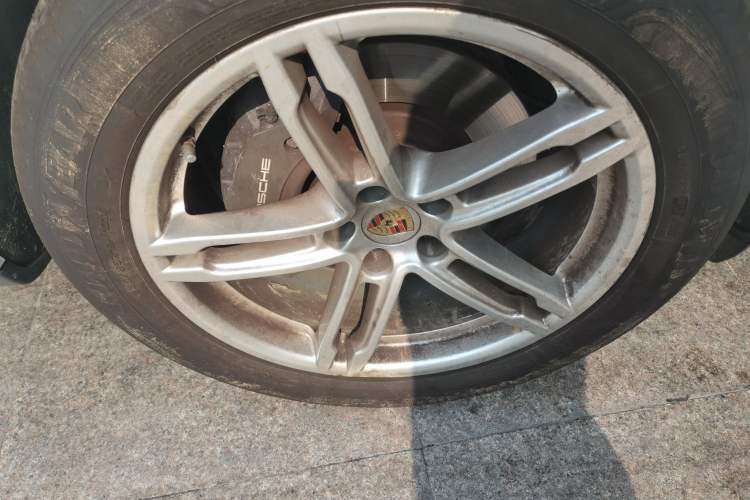 Used Porsche Macan 2024 Macan 2.0T Right Front Wheel Hub