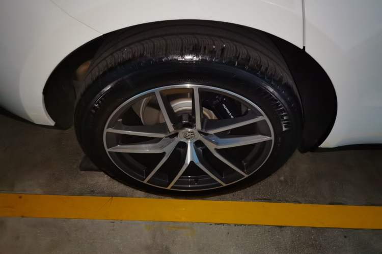 Used Porsche Macan 2024 Macan 2.0T Right Front Wheel Hub
