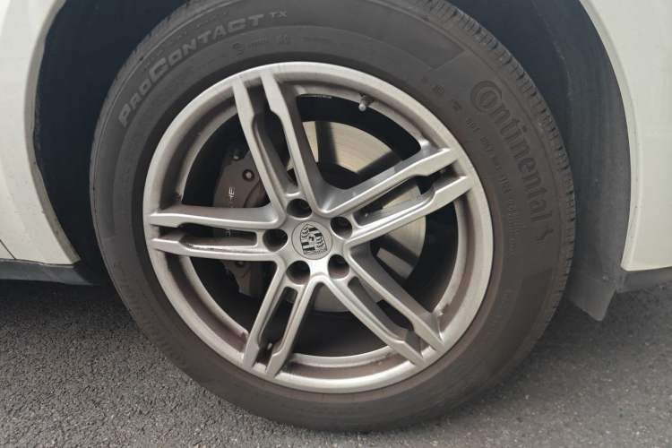 Used Porsche Macan 2024 Macan 2.0T Right Front Wheel Hub