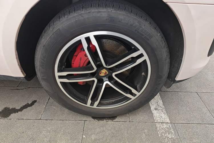 Used Porsche Macan 2024 Macan 2.0T Right Front Wheel Hub