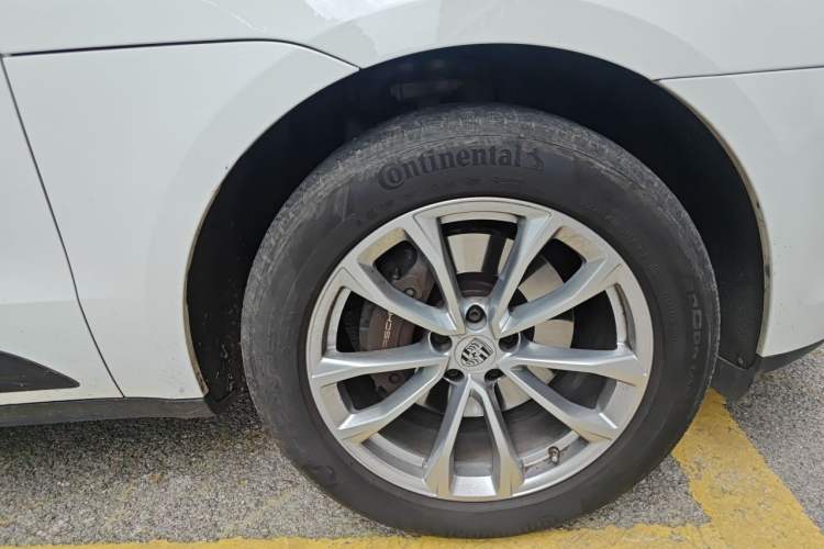 Used Porsche Macan 2024 Macan T 2.0T Right Front Wheel Hub