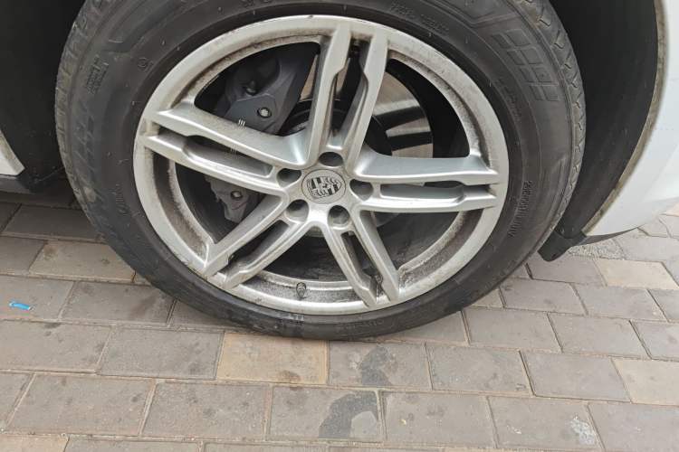 Used Porsche Macan 2024 Macan 2.0T Right Front Wheel Hub