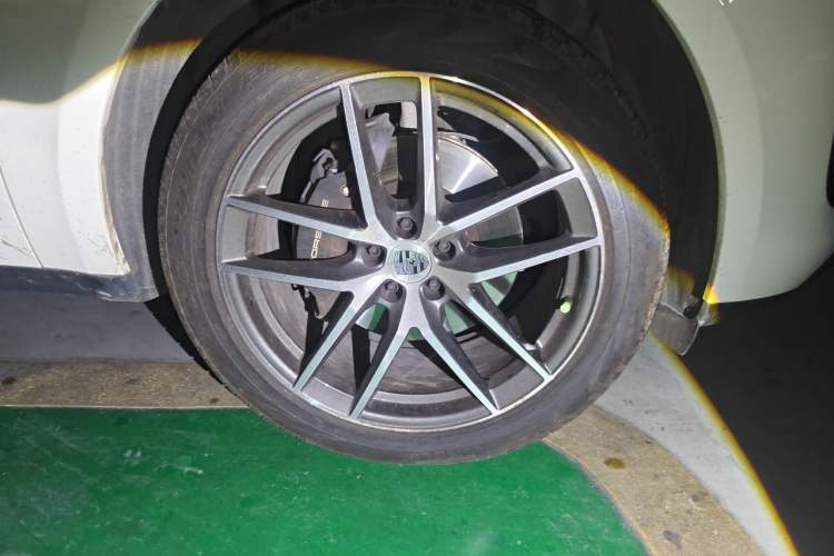 Used Porsche Macan 2024 Macan 2.0T Right Front Wheel Hub