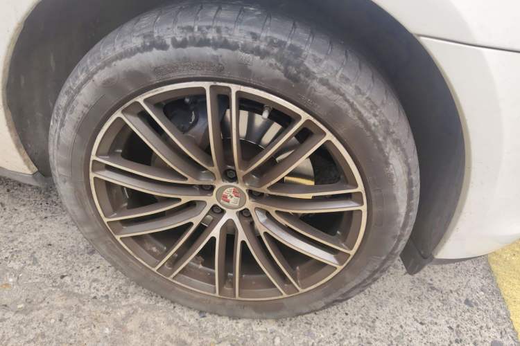 Used Porsche Macan 2024 Macan 2.0T Right Front Wheel Hub