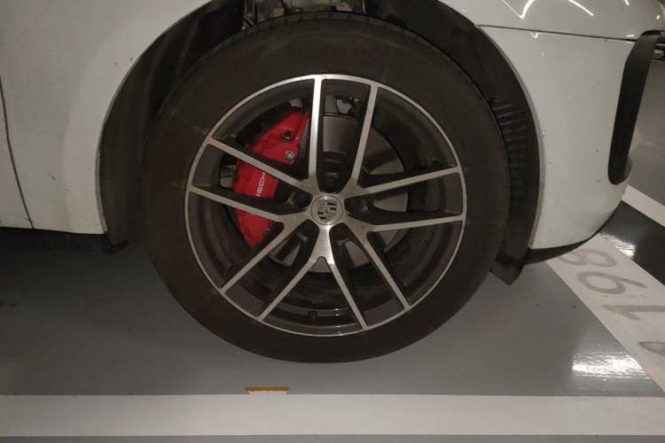 Used Porsche Macan 2024 Macan S 2.9T Right Front Wheel Hub