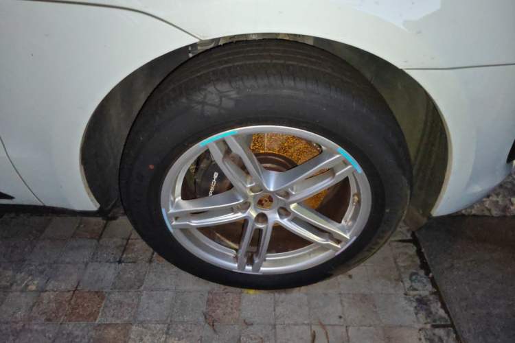 Used Porsche Macan 2024 Macan 2.0T Right Front Wheel Hub