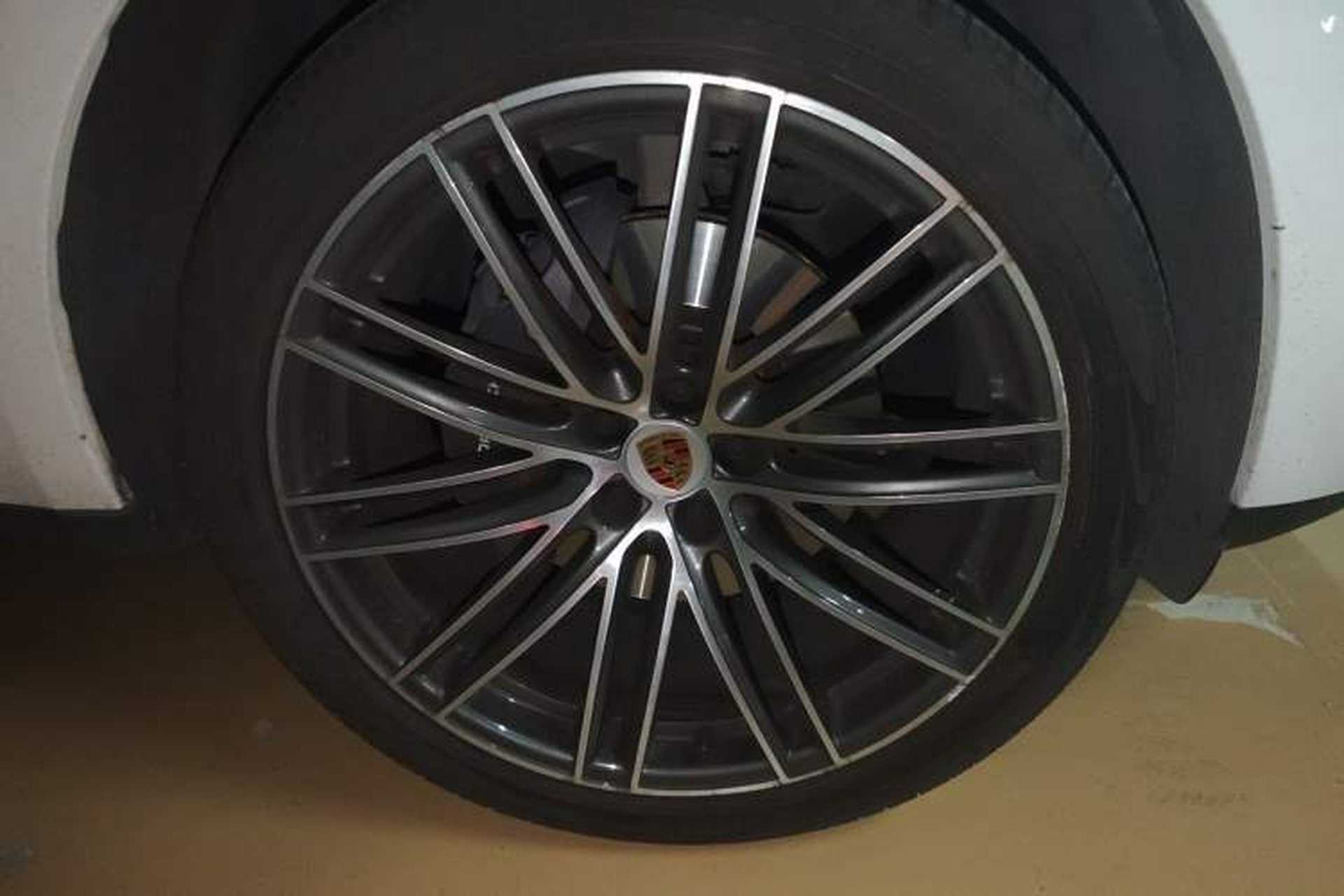Used Porsche Macan 2024 Macan 2.0T Right Front Wheel Hub