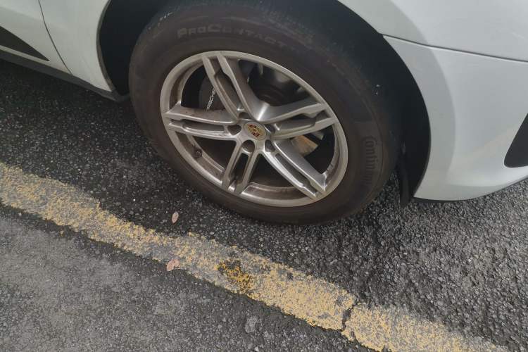 Used Porsche Macan 2024 Macan 2.0T Right Front Wheel Hub