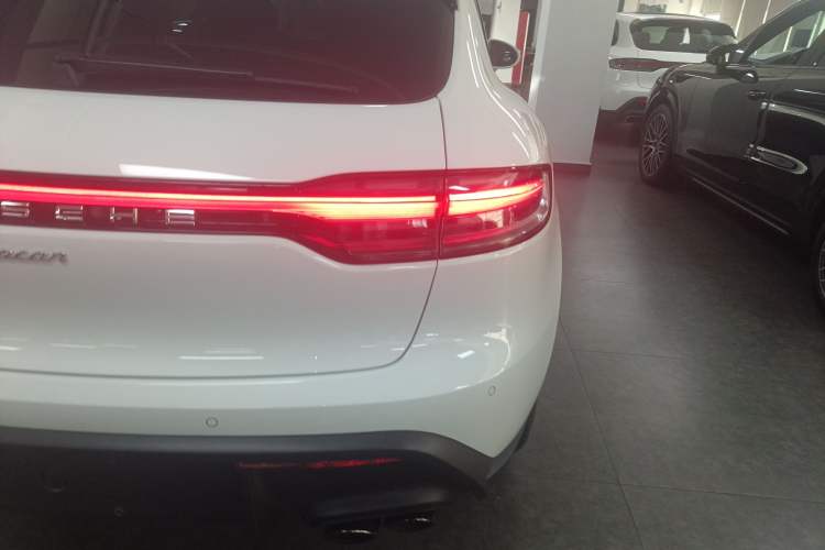 Used Porsche Macan 2024 Macan 2.0T Right Rear Taillight