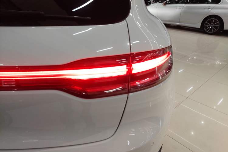 Used Porsche Macan 2024 Macan 2.0T Right Rear Taillight
