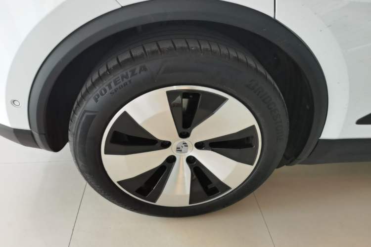 Used Porsche Macan 2024 Macan Long Range Edition Right Rear Wheel Hub