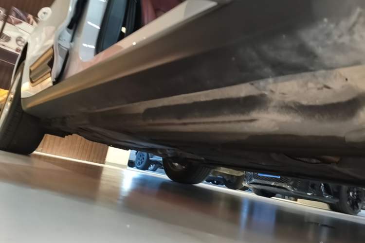 Used Porsche Macan 2024 Macan 2.0T Right Side Sill