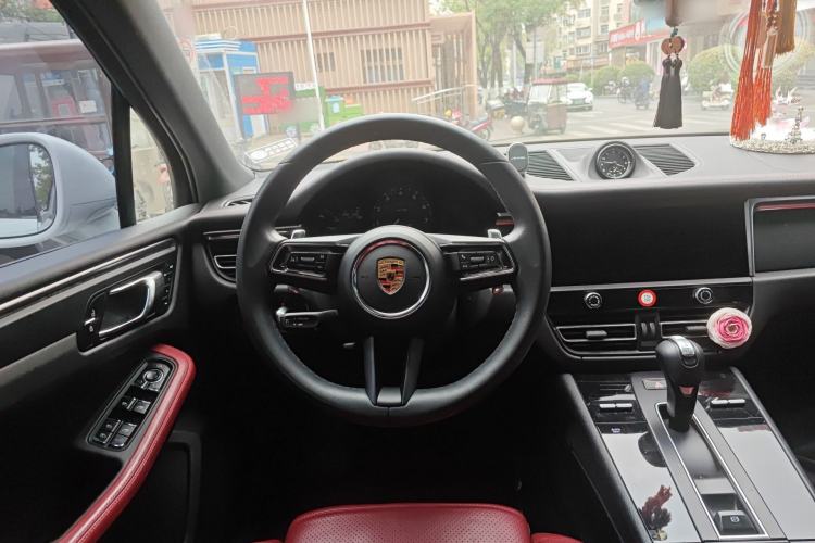 Used Porsche Macan 2024 Macan 2.0T Steering Wheel