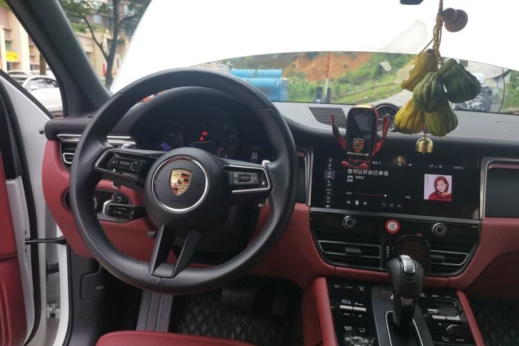Used Porsche Macan 2024 Macan 2.0T Steering Wheel
