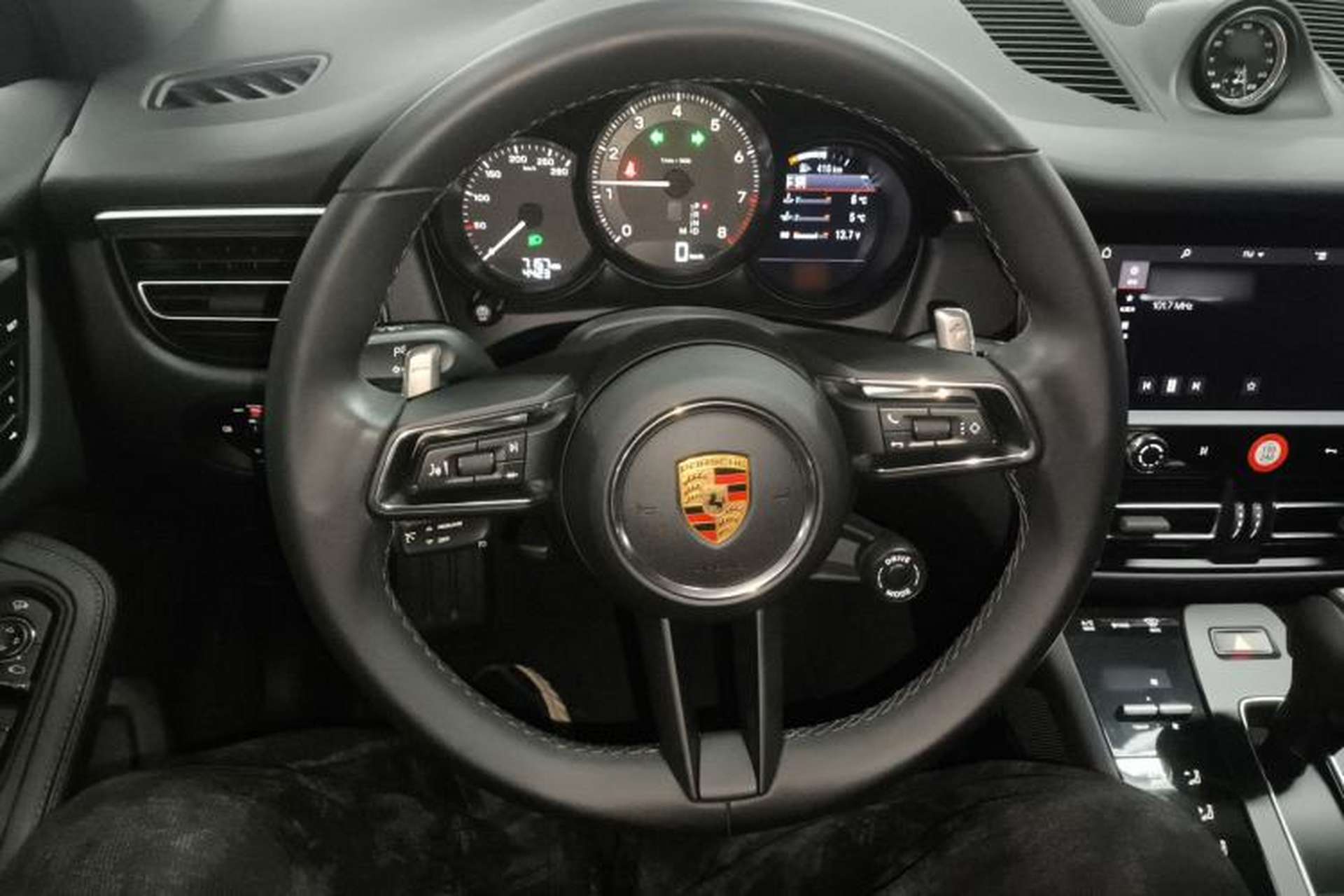 Used Porsche Macan 2024 Macan 2.0T Steering Wheel