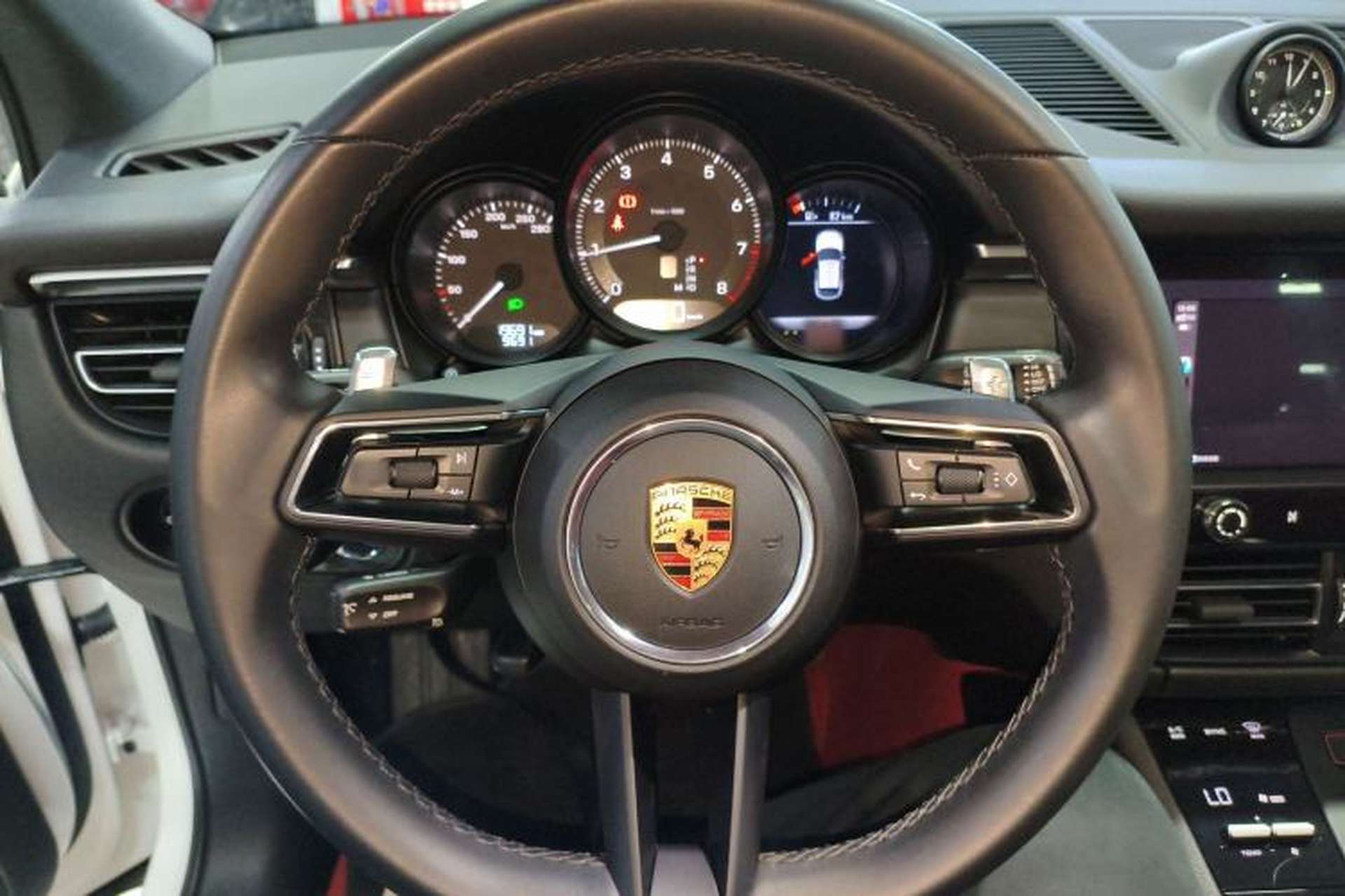 Used Porsche Macan 2024 Macan 2.0T Steering Wheel