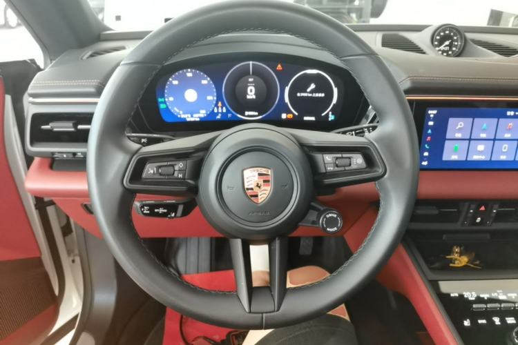 Used Porsche Macan 2024 Macan Long Range Edition Steering Wheel