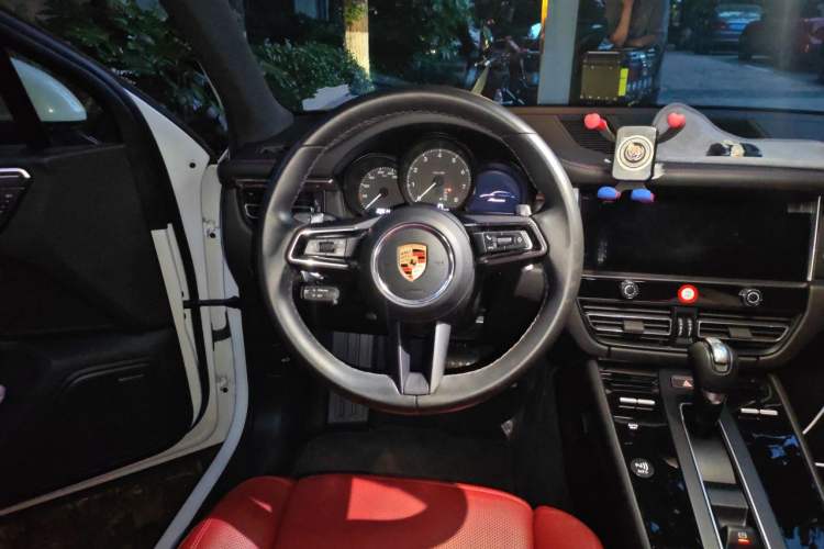 Used Porsche Macan 2024 Macan 2.0T Steering Wheel