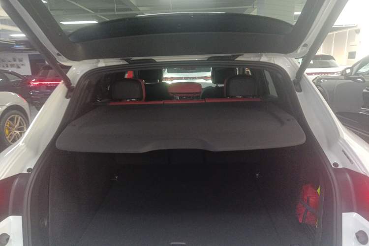 Used Porsche Macan 2024 Macan 2.0T Trunk