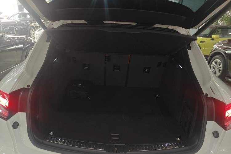 Used Porsche Macan 2024 Macan 2.0T Trunk