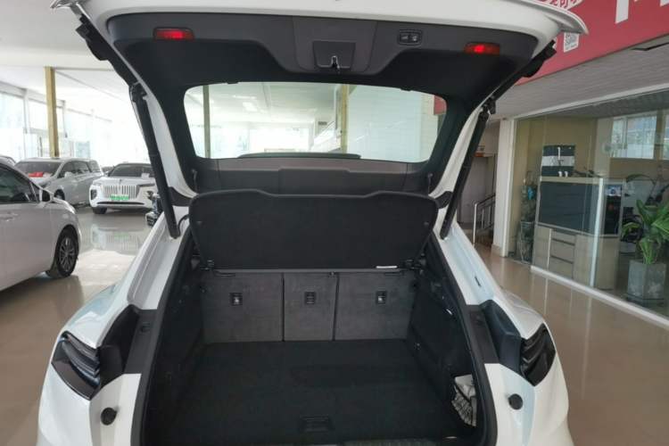 Used Porsche Macan 2024 Macan Long Range Edition Trunk