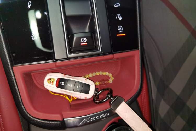 Used Porsche Macan 2024 Macan 2.0T Vehicle Key