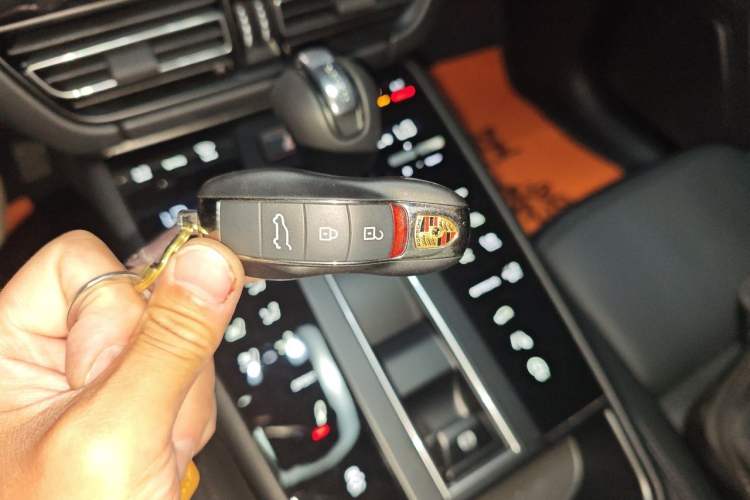 Used Porsche Macan 2024 Macan 2.0T Vehicle Key