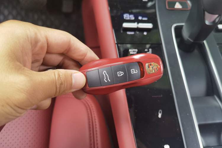 Used Porsche Macan 2024 Macan 2.0T Vehicle Key