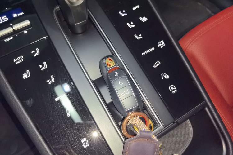 Used Porsche Macan 2024 Macan 2.0T Vehicle Key