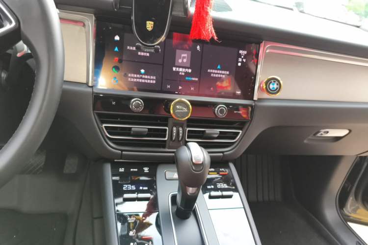 Used Porsche Macan 2025 Macan 2.0T Dream-Chasing Edition Audio And AC Panel