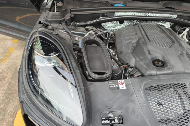 Used Porsche Macan 2025 Macan 2.0T Dream-Chasing Edition Engine Bay Right