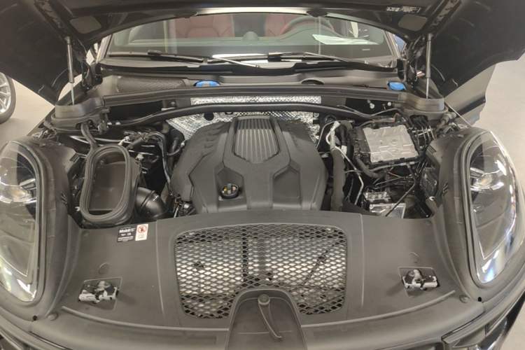 Used Porsche Macan 2025 Macan 2.0T Dream-Chasing Edition Engine Bay
