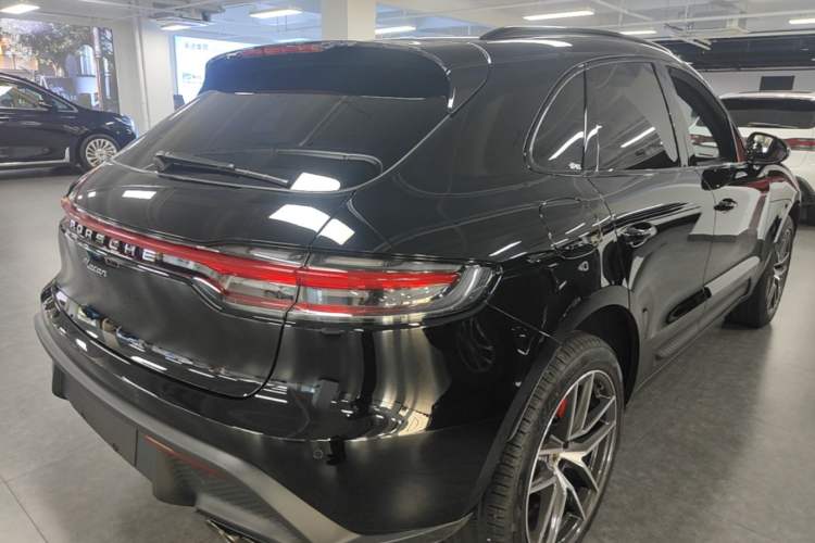 Used Porsche Macan 2025 Macan 2.0T Dream-Chasing Edition Rear Right 45 Deg