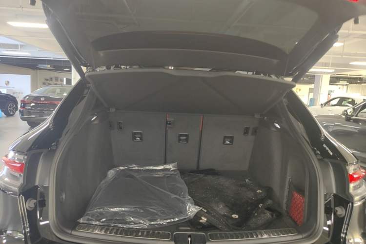 Used Porsche Macan 2025 Macan 2.0T Dream-Chasing Edition Trunk