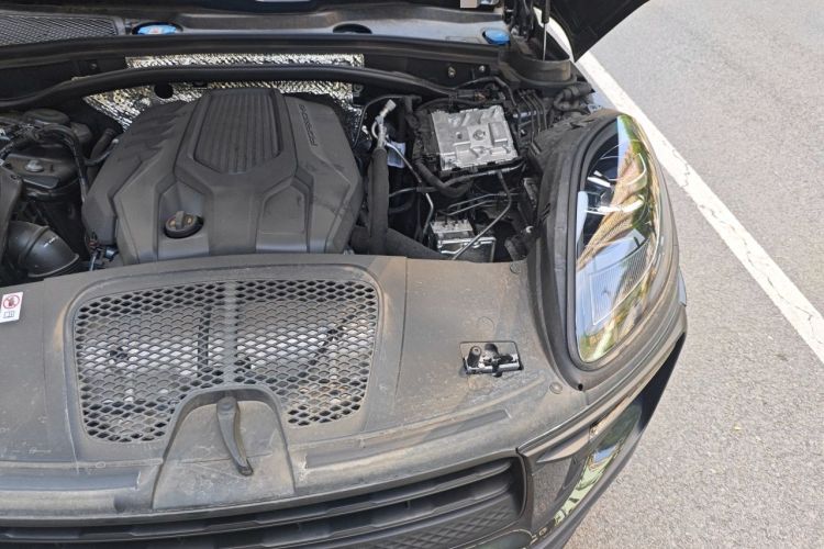 Used Porsche Macan 2025 Macan 2.0T Dream-Chasing Edition Engine Bay Left