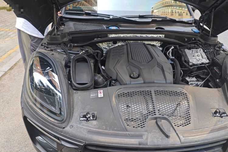 Used Porsche Macan 2025 Macan 2.0T Dream-Chasing Edition Engine Bay Right