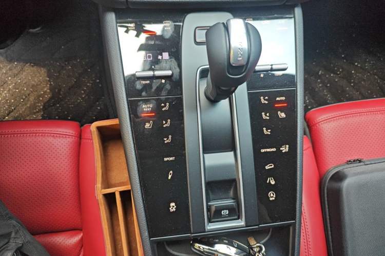 Used Porsche Macan 2025 Macan 2.0T Dream-Chasing Edition Gear Lever