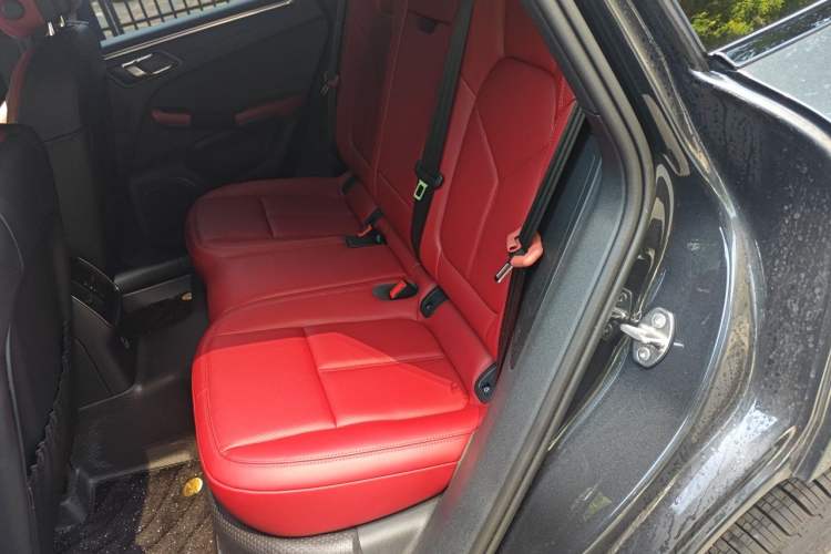 Used Porsche Macan 2025 Macan 2.0T Dream-Chasing Edition Left Rear Seat