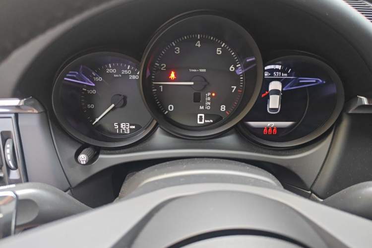 Used Porsche Macan 2025 Macan 2.0T Dream-Chasing Edition Odometer Close Up