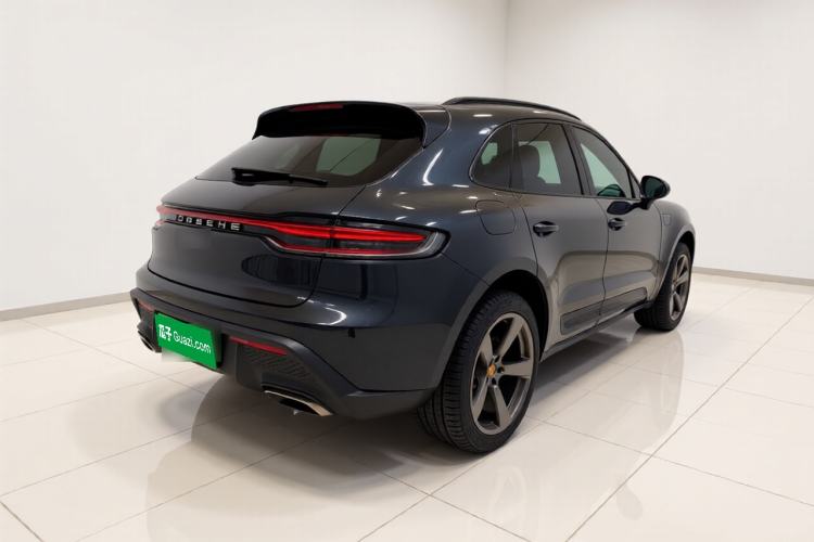 Used Porsche Macan 2025 Macan 2.0T Dream-Chasing Edition Rear Right 45 Deg