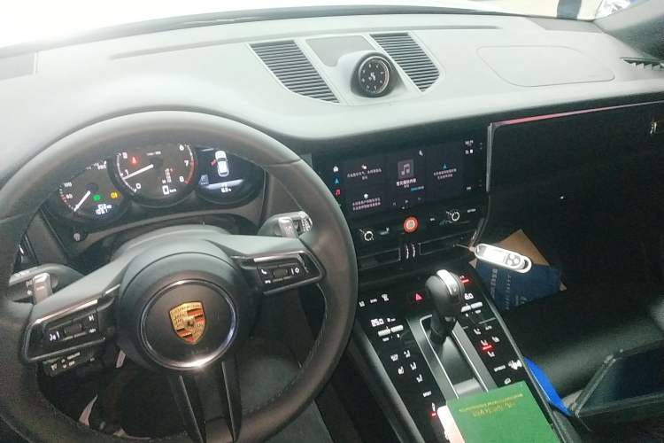 Used Porsche Macan 2025 Macan 2.0T Dream-Chasing Edition Center Console