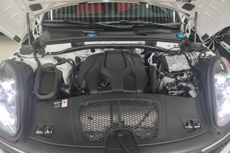 Used Porsche Macan 2025 Macan 2.0T Dream-Chasing Edition Engine Bay