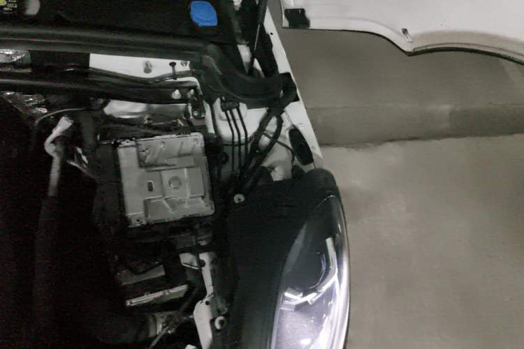 Used Porsche Macan 2025 Macan 2.0T Dream-Chasing Edition Engine Bay Left