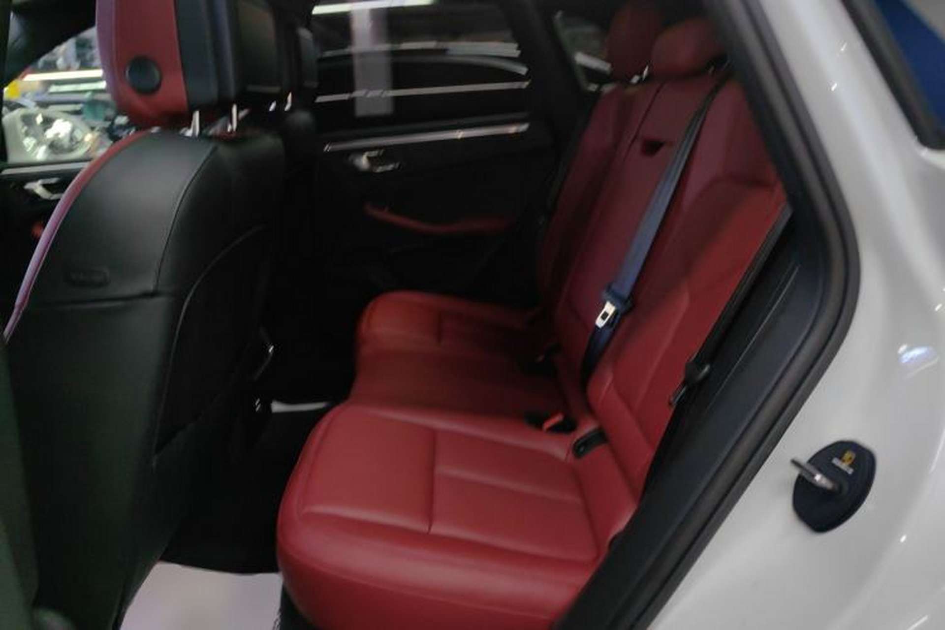 Used Porsche Macan 2025 Macan 2.0T Dream-Chasing Edition Left Rear Seat