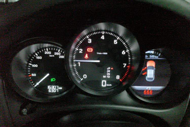 Used Porsche Macan 2025 Macan 2.0T Dream-Chasing Edition Odometer Close Up