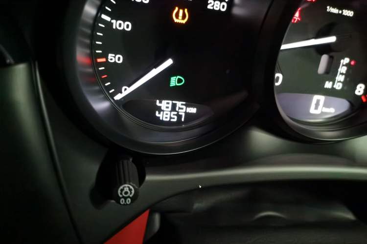 Used Porsche Macan 2025 Macan 2.0T Dream-Chasing Edition Odometer Close Up