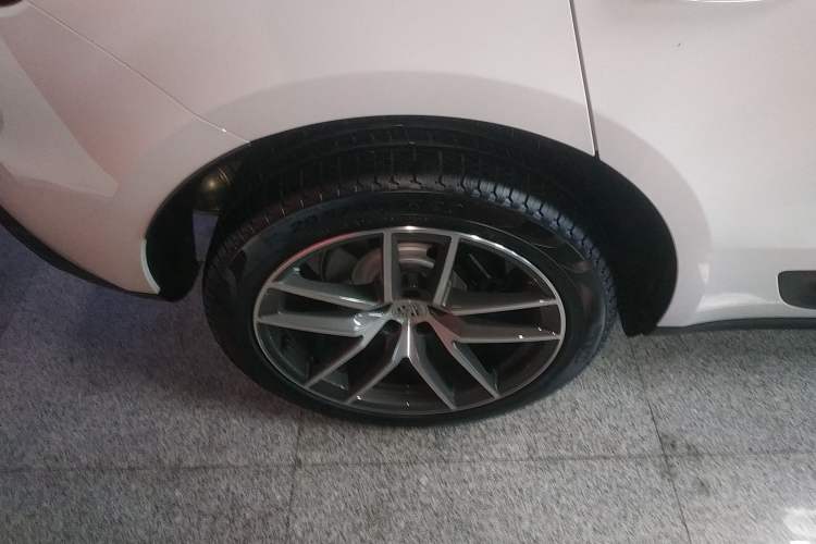 Used Porsche Macan 2025 Macan 2.0T Dream-Chasing Edition Right Rear Wheel Hub